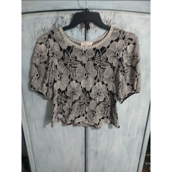 Solitaire Puff Sleeve Anthropologie Embroidered Top Medium - Picture 2 of 10